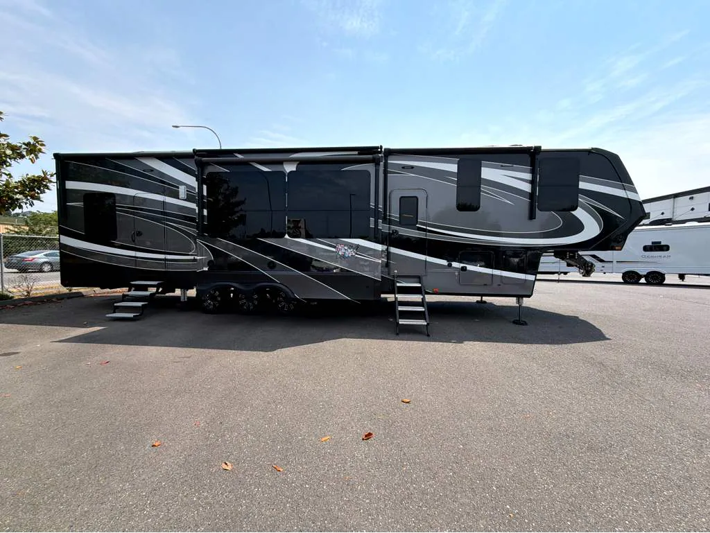 2020 Grand Design Momentum 395M - Photo 2