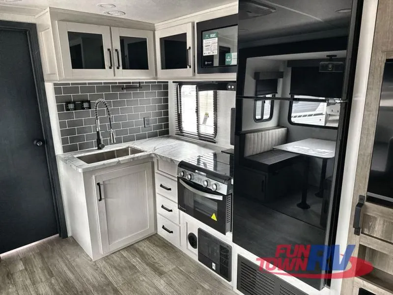 2026 Forest River Solaire 3150TBSS - Photo 4