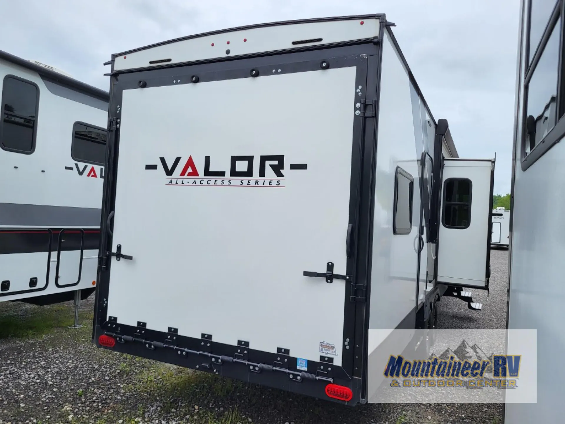 2024 Alliance RV Valor 31T13 - Photo 4