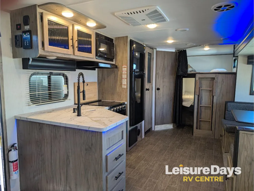 2022 Forest River Cherokee Alpha Wolf 26DBH-L, Photos photo 5