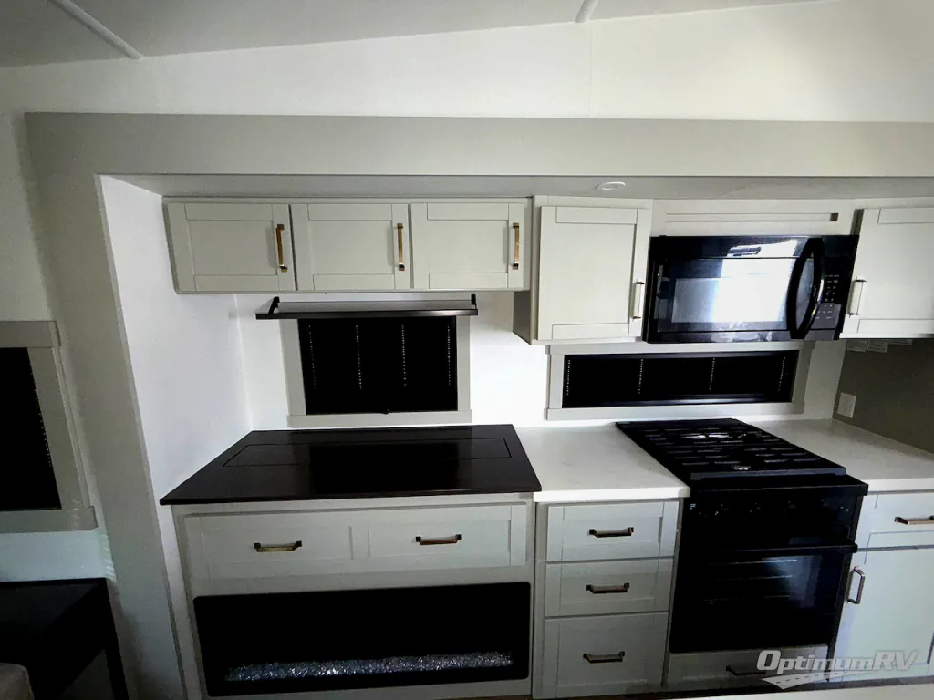 2025 Brinkley Model Z 3100, Photos photo 9