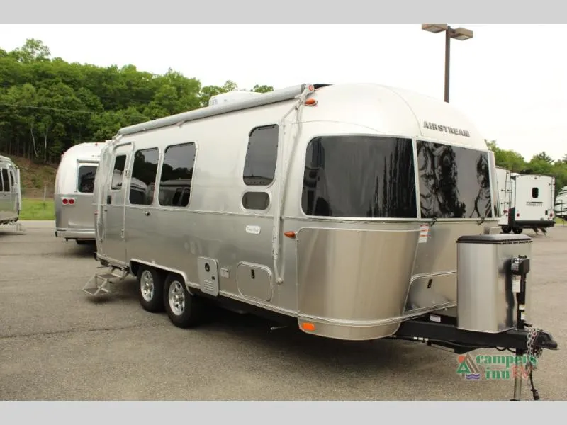 2025 Airstream Flying Cloud 23FB - Photo 2