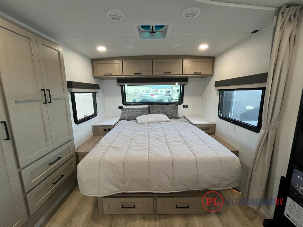 2026 Forest River Flagstaff Micro Lite 25FBD, Photos photo 9