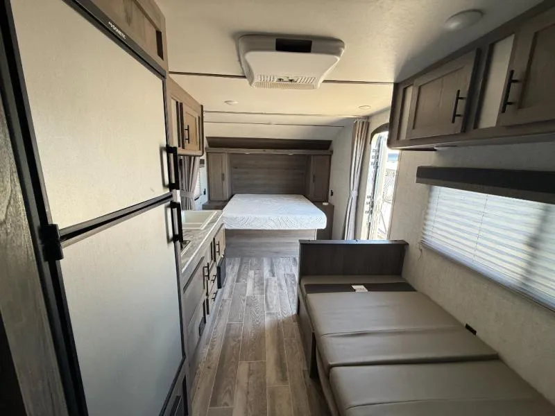 2021 Gulf Stream RV Envision Limited Edition 25BHS - Photo 4