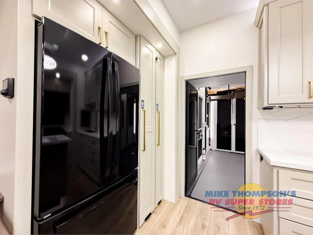 2026 Brinkley Model G 3950, Photos photo 14