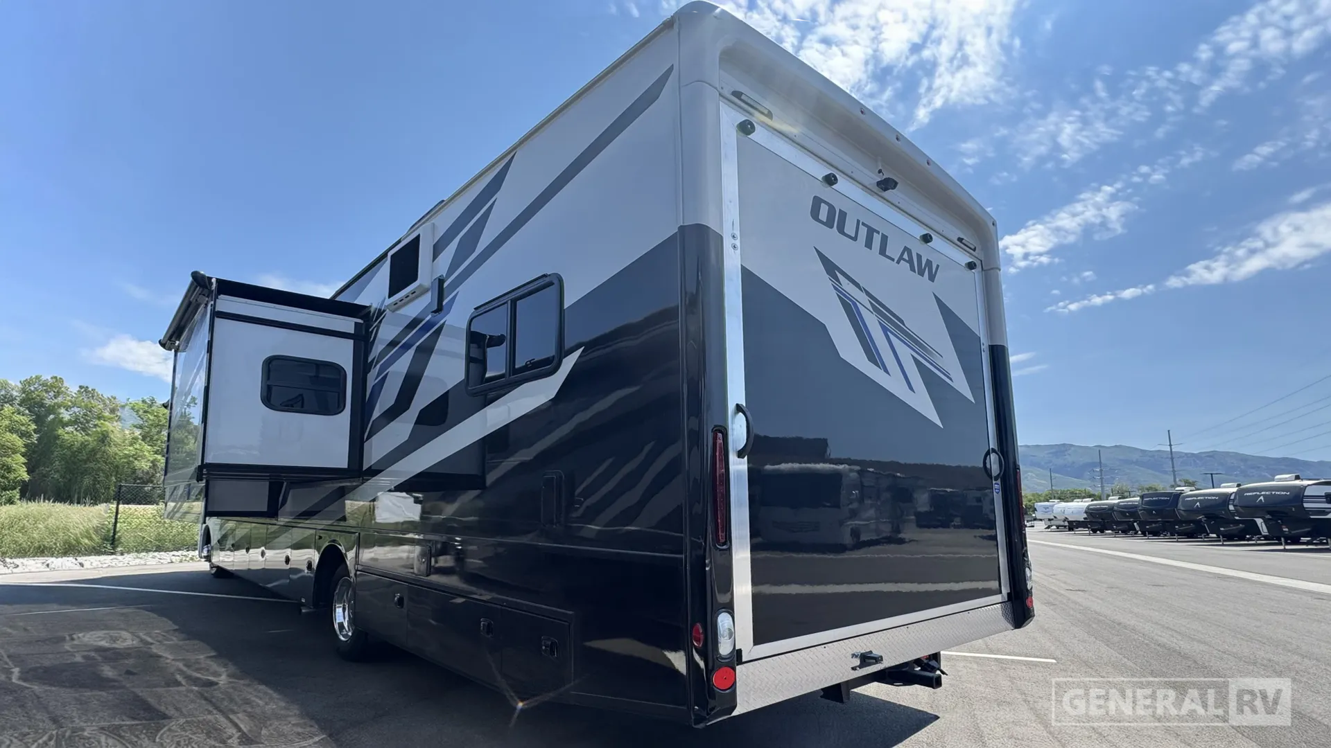 2027 Thor Motor Coach Outlaw Wild West Edition 38K - Photo 4
