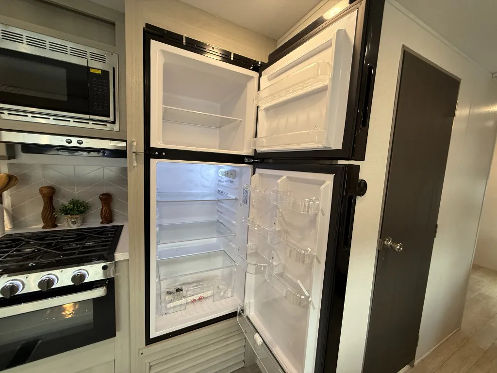 2027 Coachmen Catalina Legacy Edition 343BHTS (2 Queen Beds), Photos photo 40