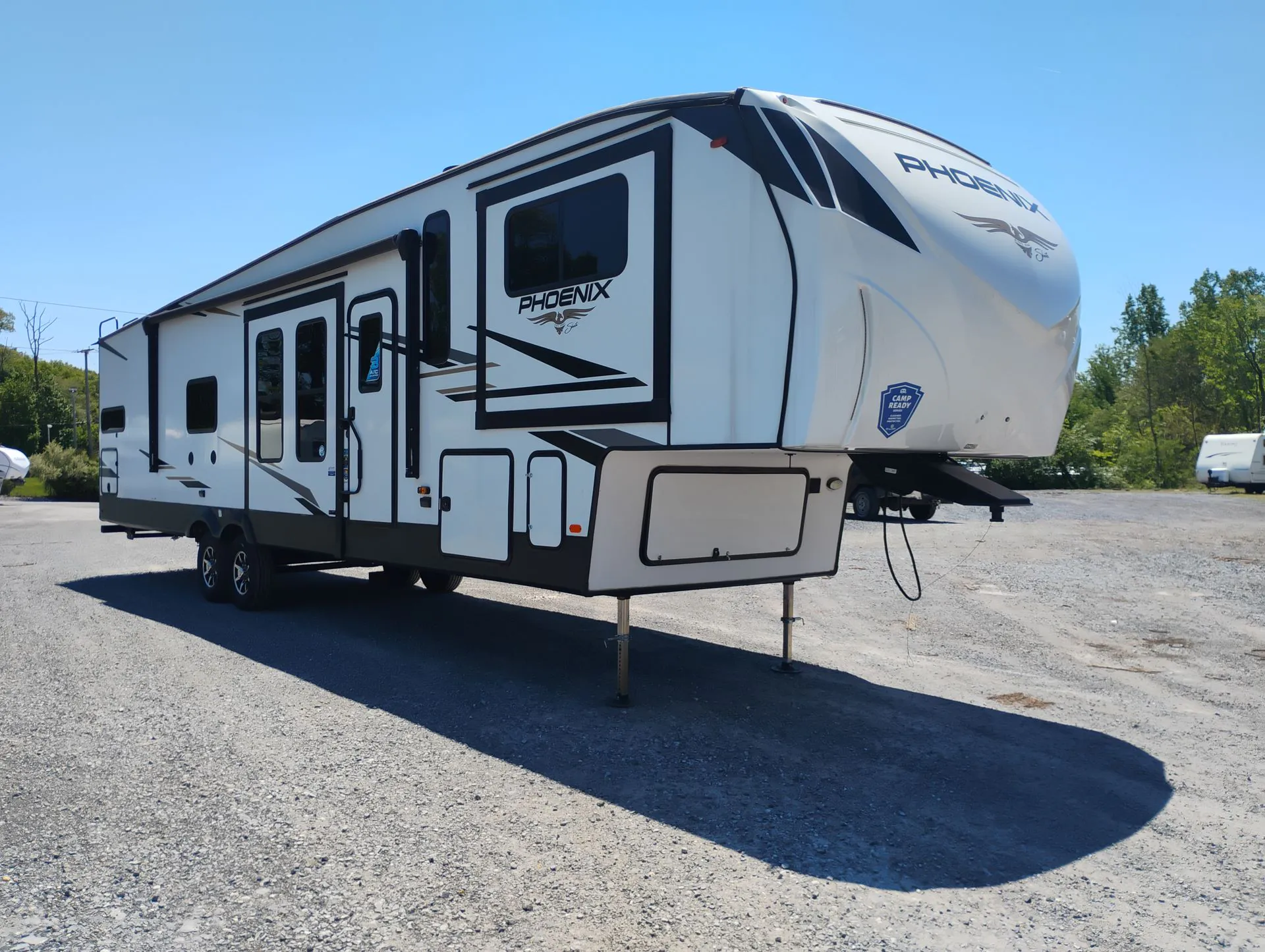 2024 Shasta Phoenix 334FL - Photo 3