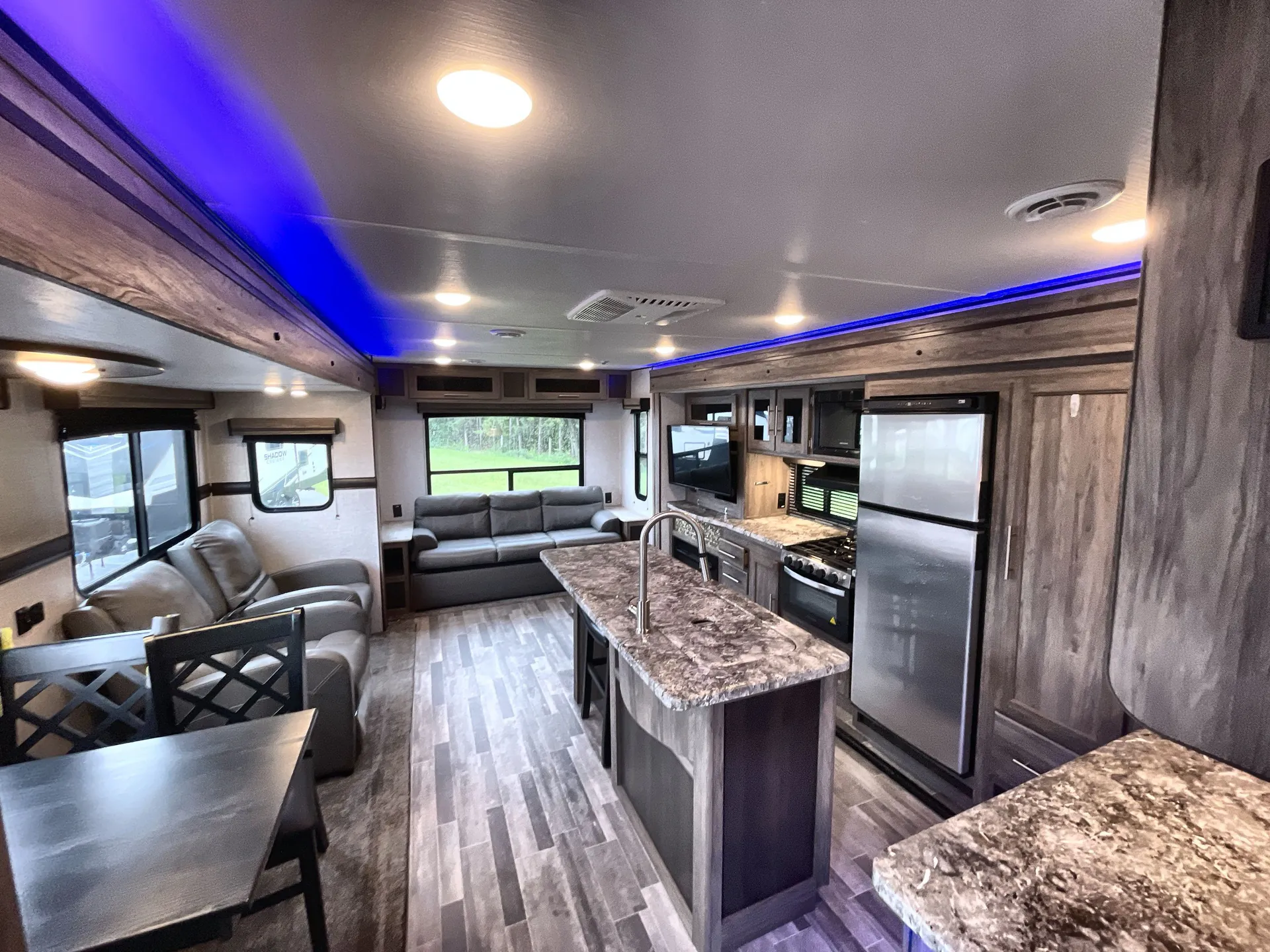 2022 CrossRoads Zinger 340RE — living area main