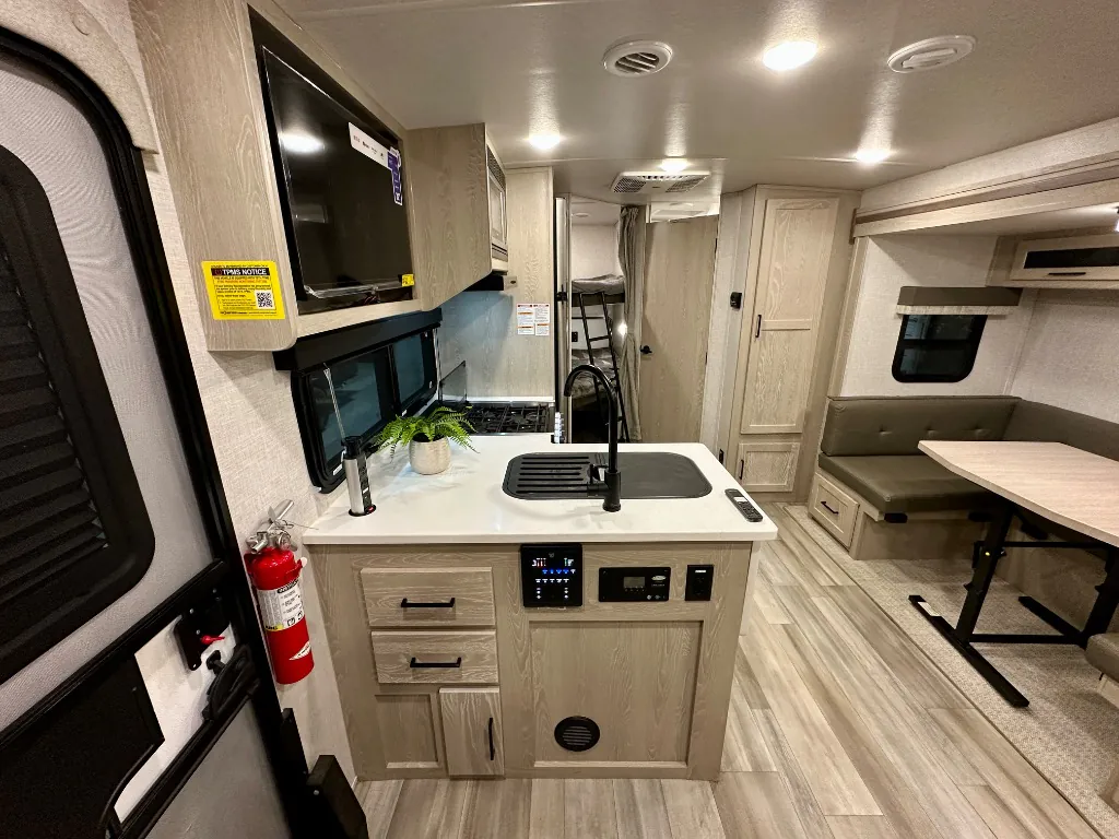2023 Forest River Flagstaff Micro Lite 25BRDS, Photos photo 18