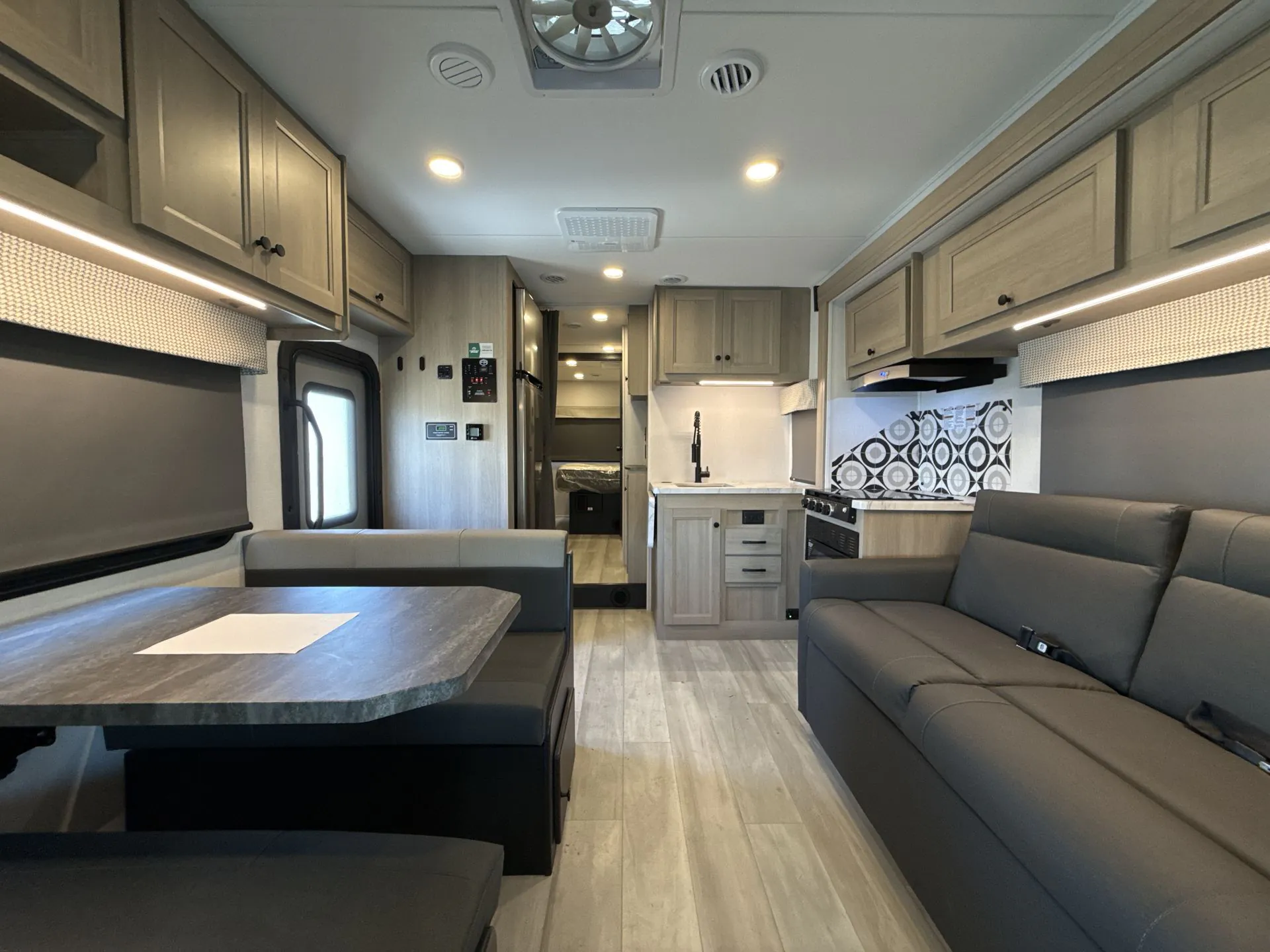 2027 Forest River Sunseeker LE 3250DSLE — Photo 7