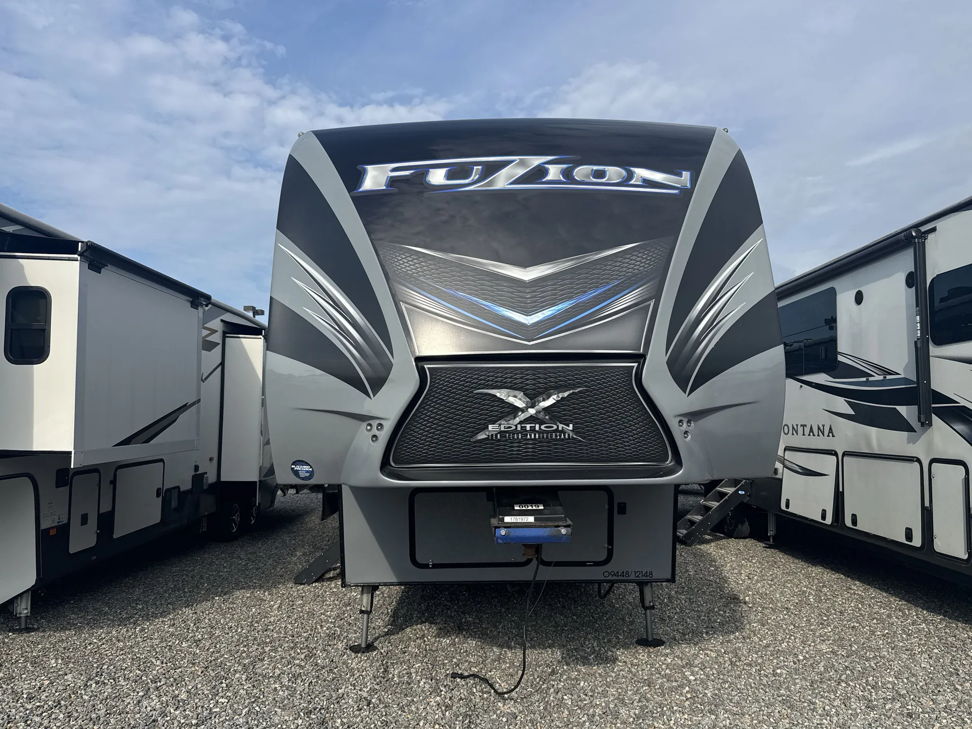 2017 Keystone Fuzion 371 — front