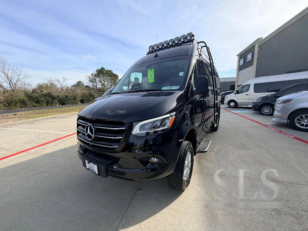 2026 Midwest Automotive Designs Luxe Cruiser D4, Photos photo 10
