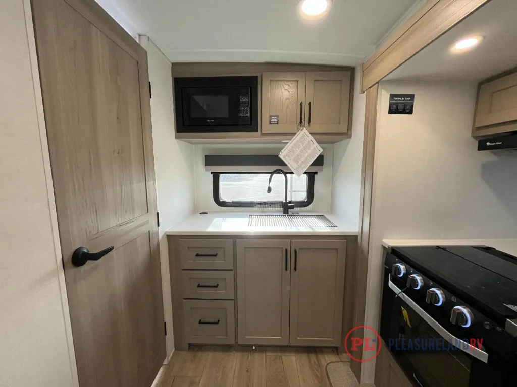2026 Forest River Flagstaff Micro Lite 25FBD, Photos photo 13