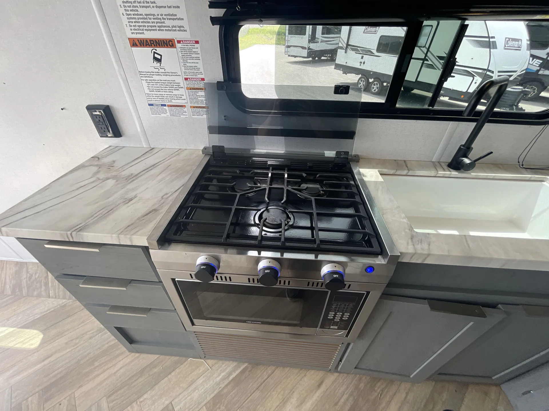 2023 Forest River Ozark 2800THKX — stove oven