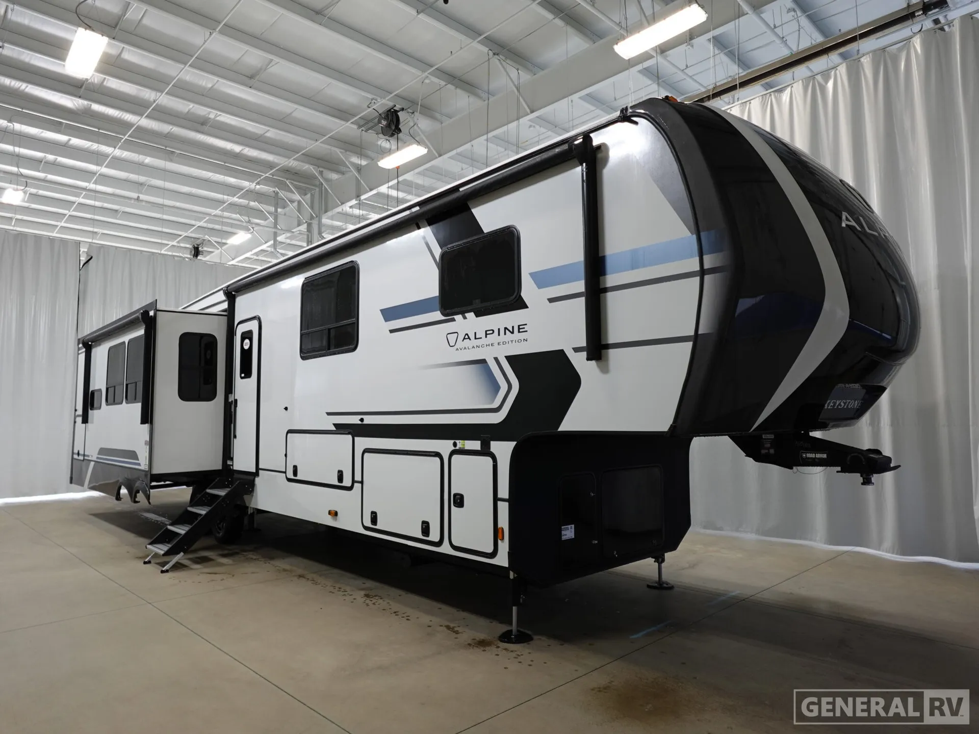 2026 Keystone Alpine Avalanche Edition 379MB - Photo 2