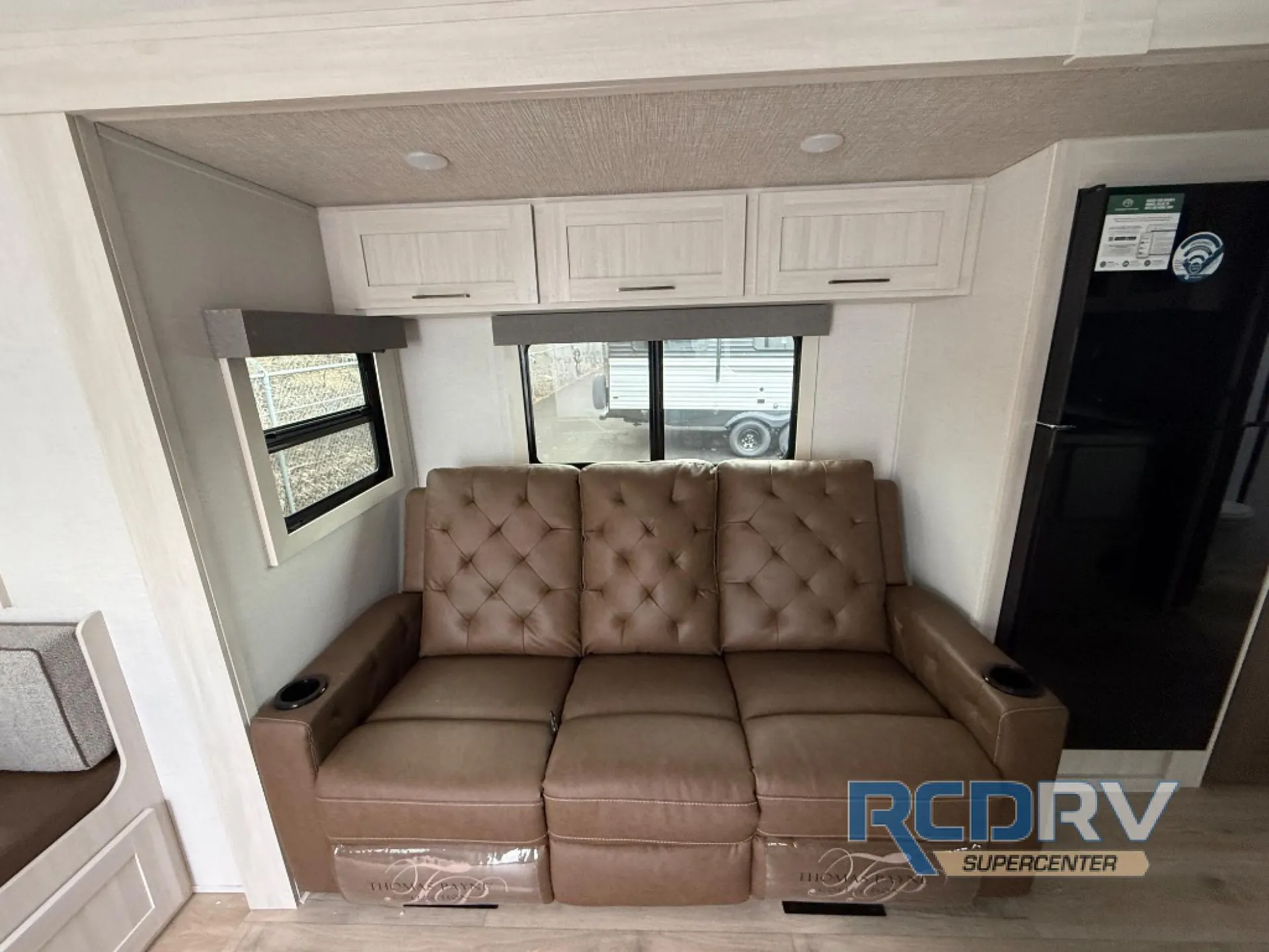 2026 Forest River Grand Surveyor 253RLS — Photo 6