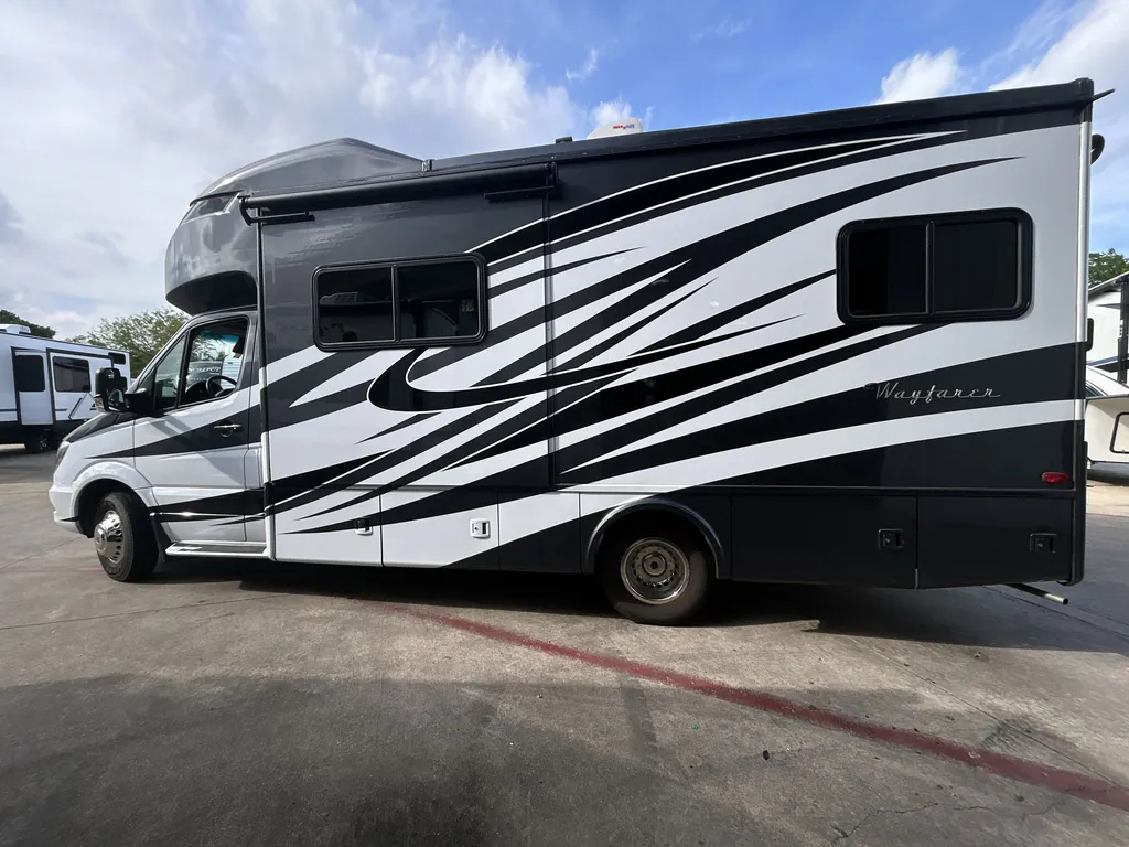 2017 Tiffin Wayfarer 24 QW, Photos photo 5