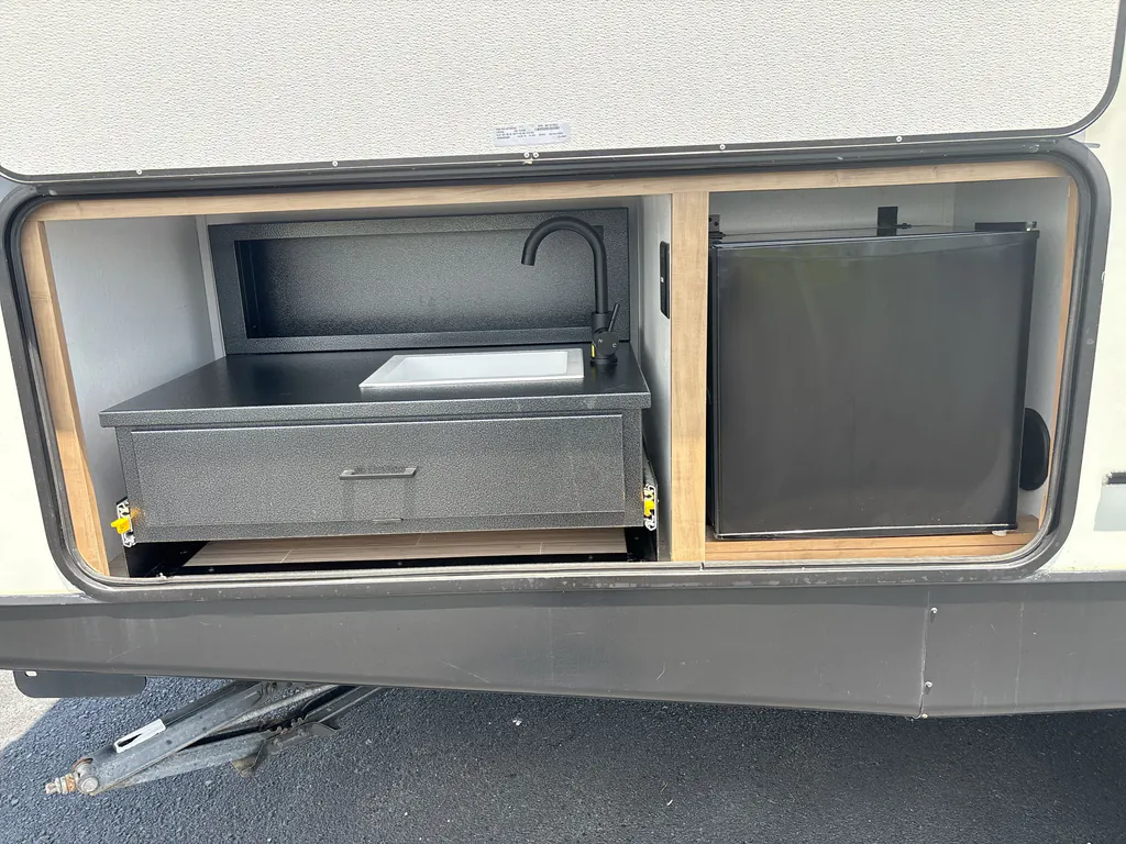 2024 Coachmen Freedom Express Ultra Lite 274RKS, Photos photo 24
