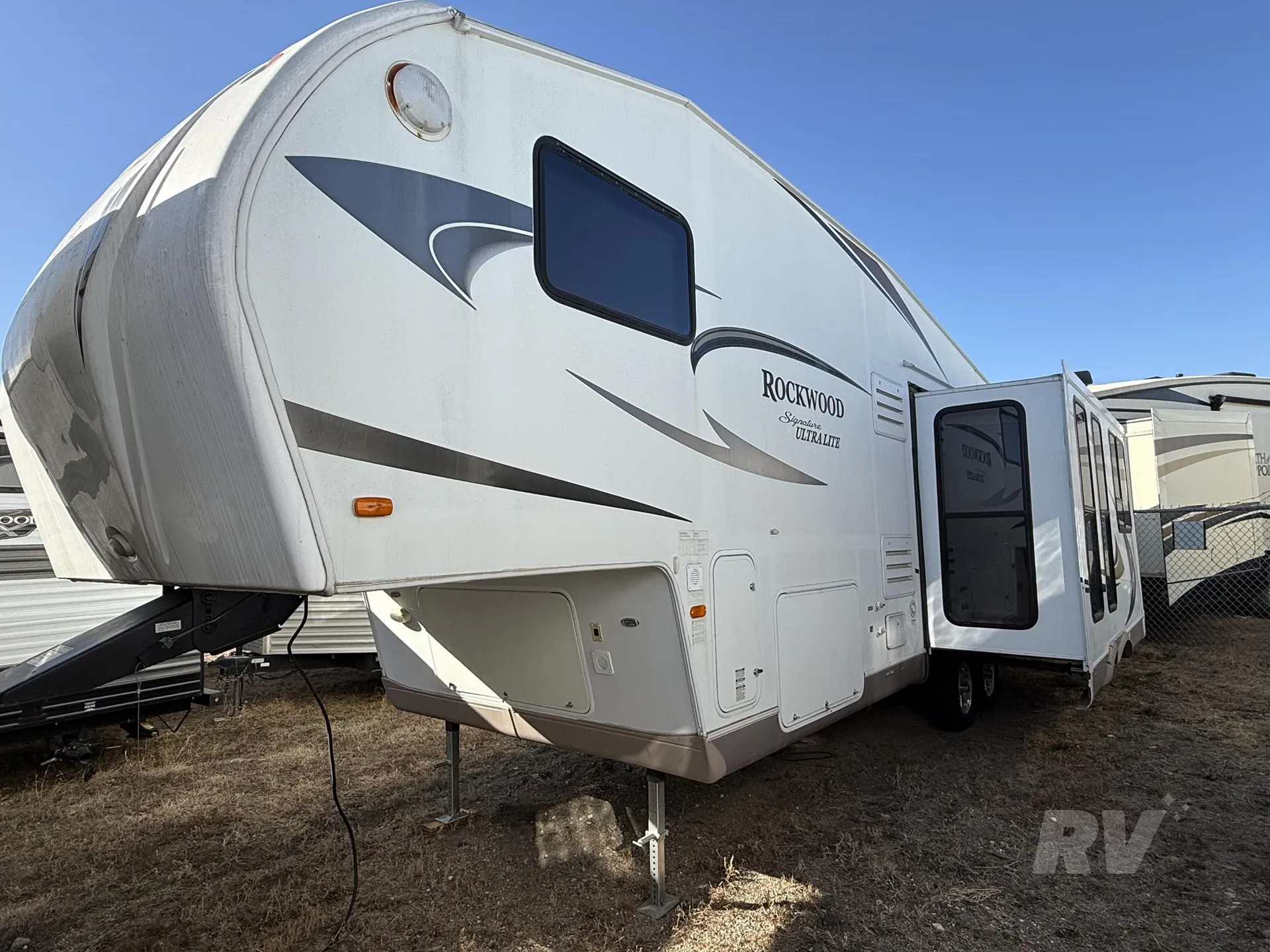 2011 Forest River Rockwood Signature Ultra Lite 8288SS - Photo 2