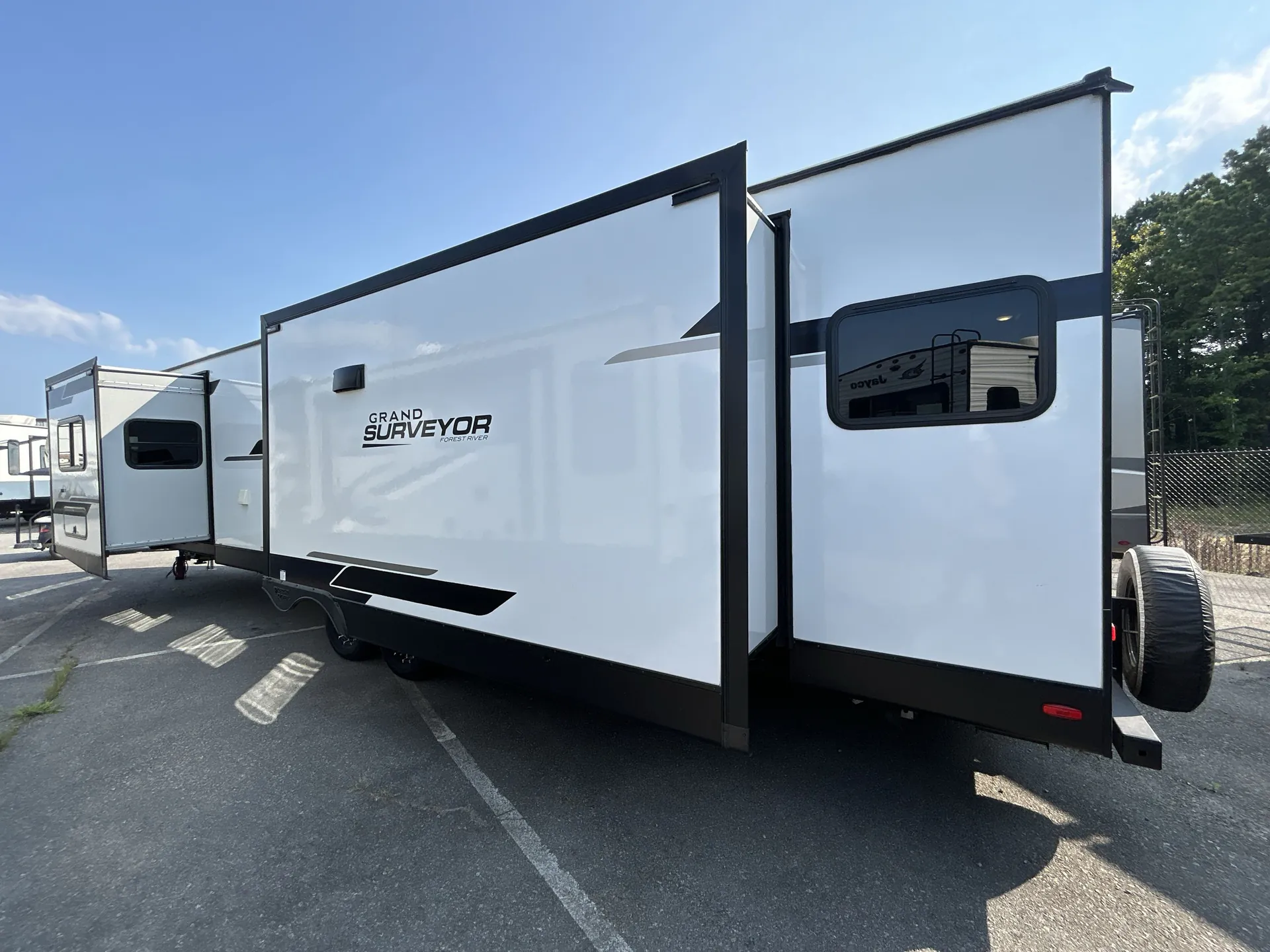 2024 Forest River Grand Surveyor 305RLBS — off campside