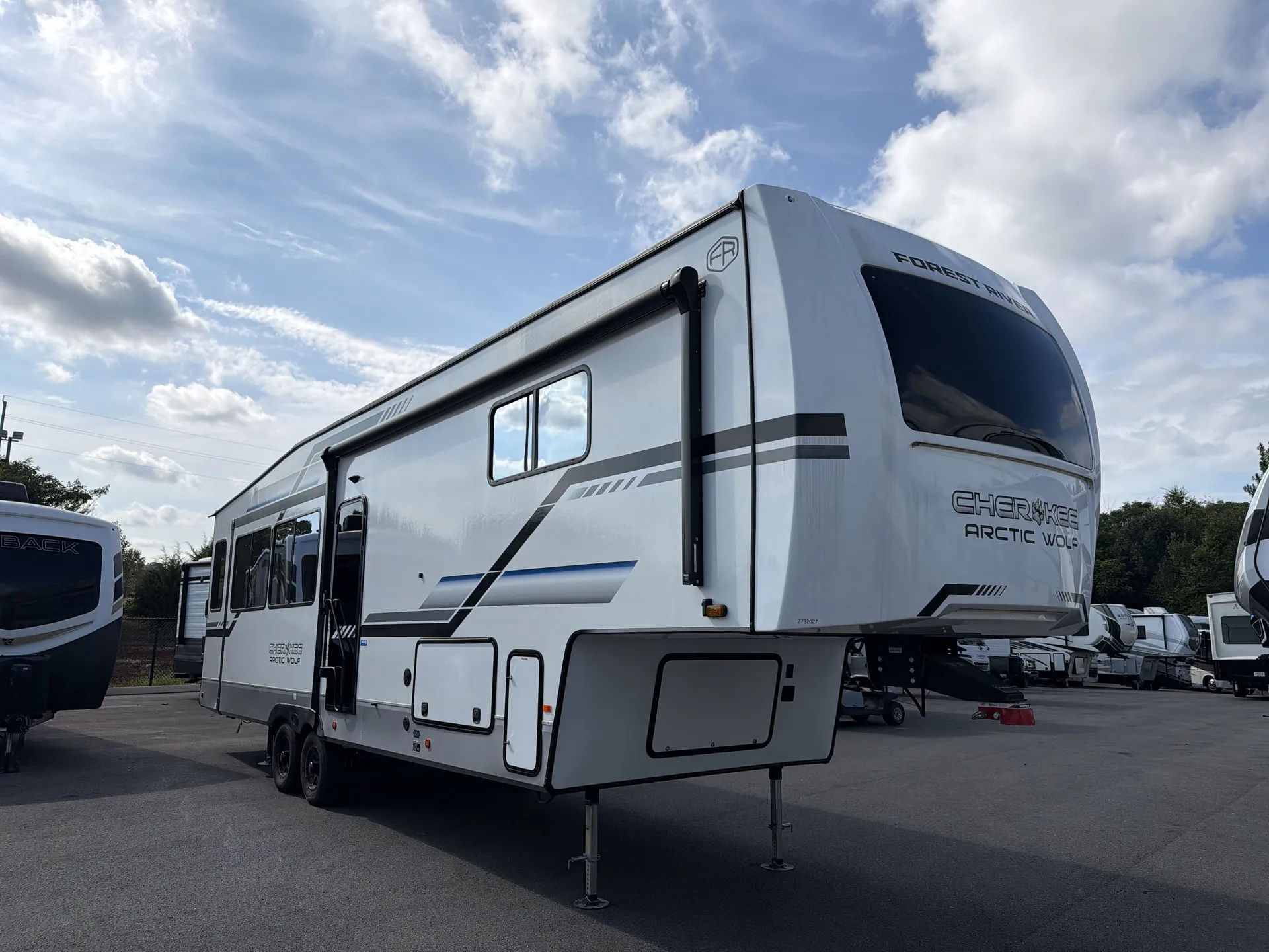 2025 Forest River Arctic Wolf 3250SUITE - Photo 2