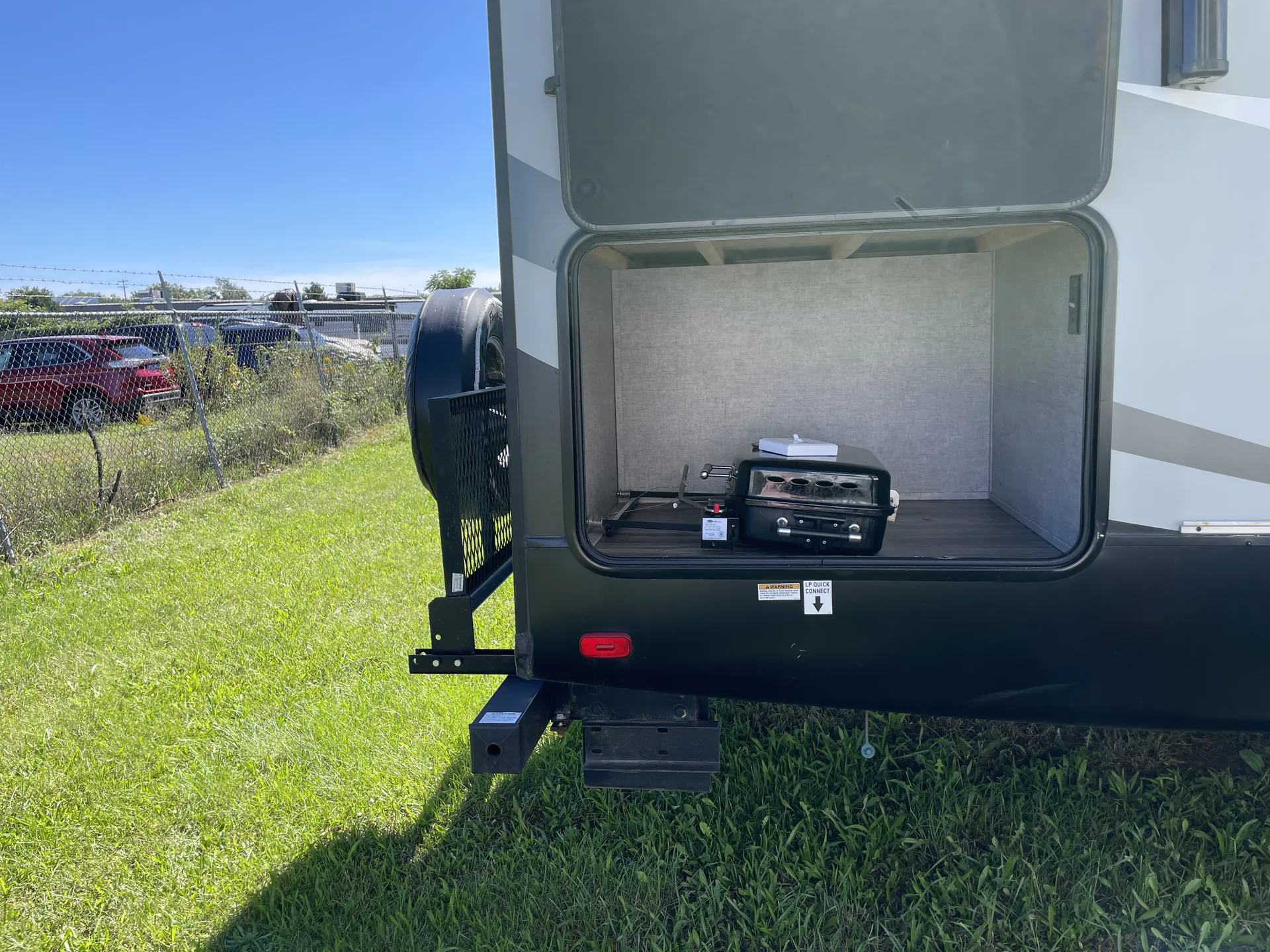 2018 Forest River Cherokee Arctic Wolf 265DBH8 - Photo 4