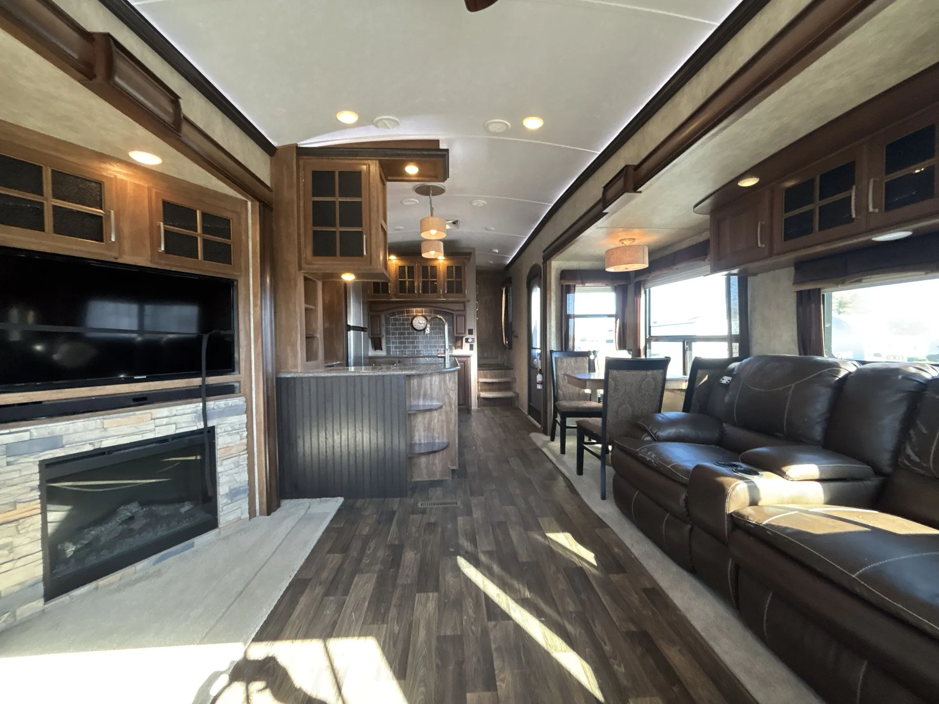 2015 Keystone Montana 3440RL — living area main
