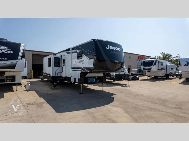 2026 Jayco Seismic 399 - Photo 2
