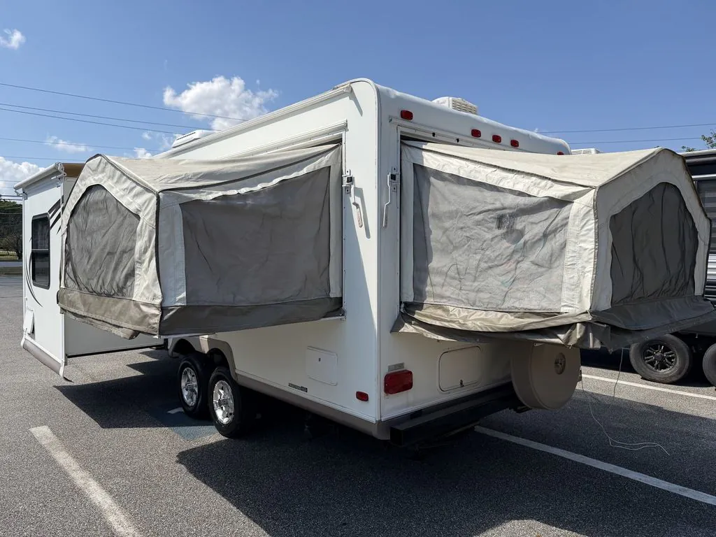 2010 Forest River Rockwood Roo 233S — Photo 7