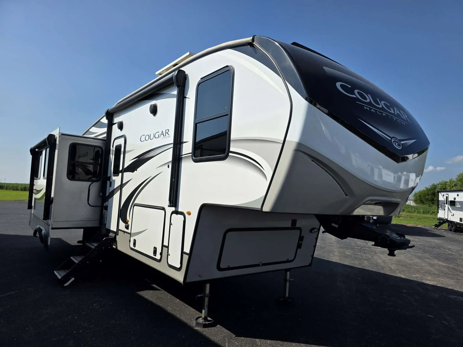 2022 Keystone Cougar Half-Ton 29RLI - Photo 2