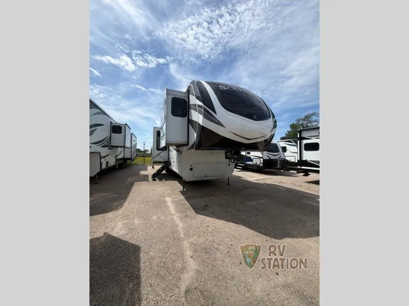 2024 Grand Design Solitude 380FL - Photo 3