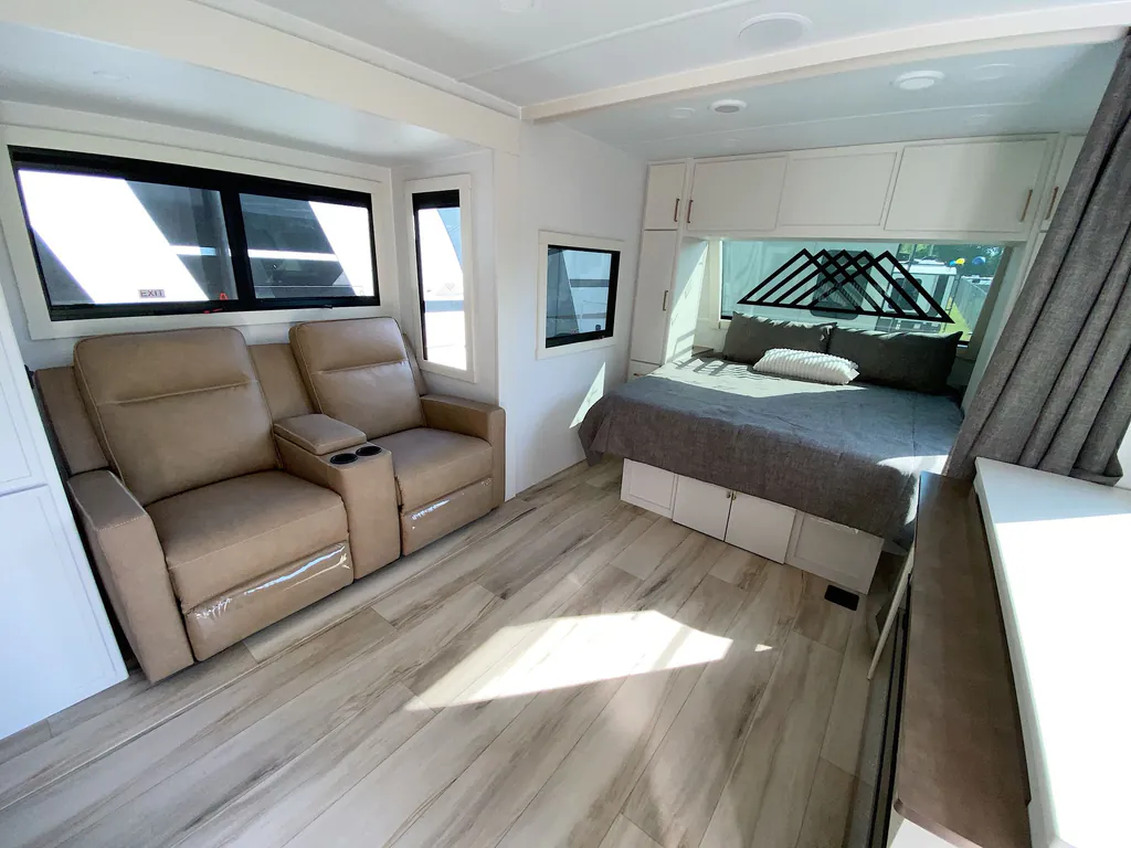 2026 Brinkley Model I 235, Photos photo 16