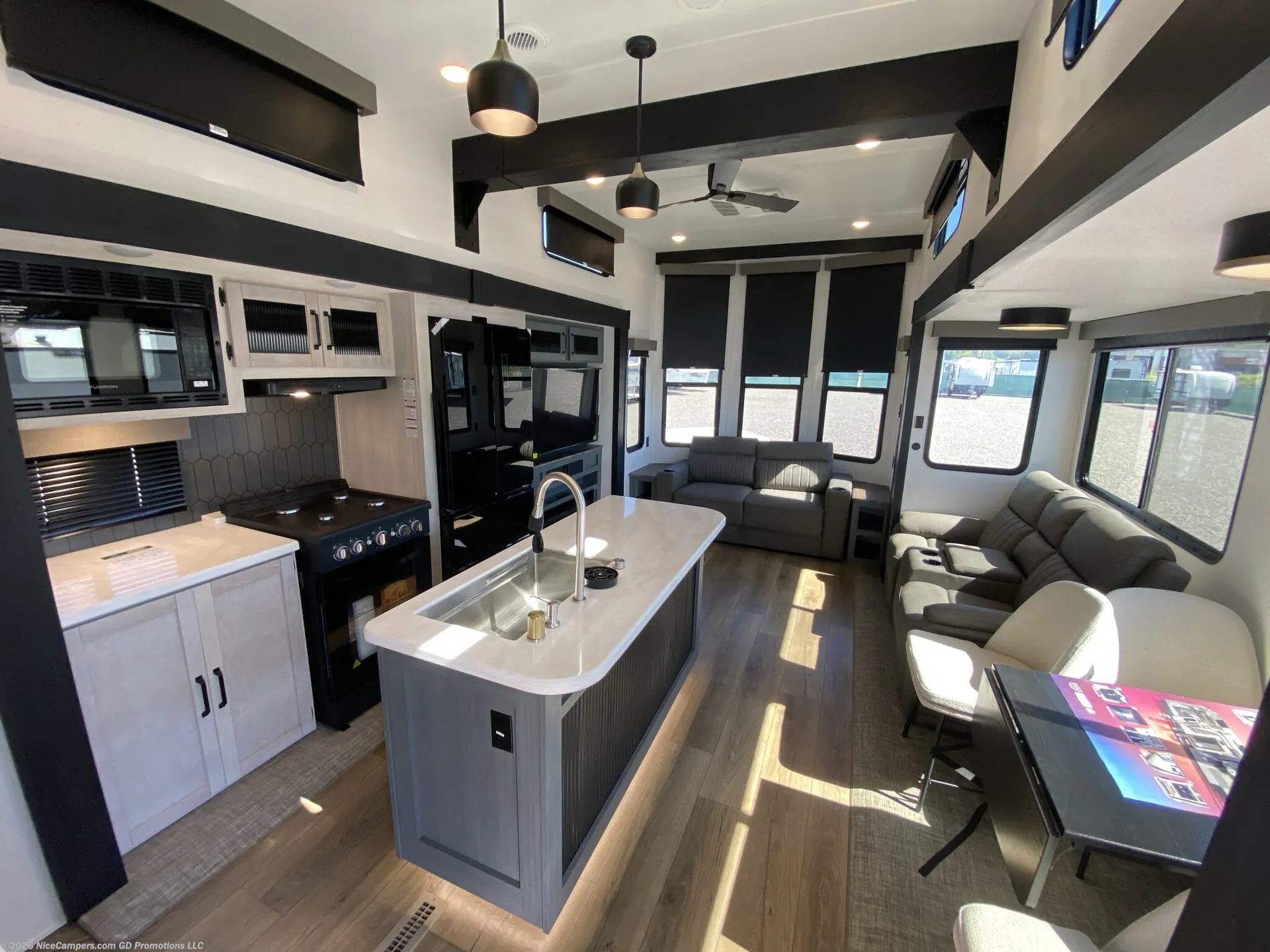 2027 Forest River Puma Vista 402LFT - Photo 4