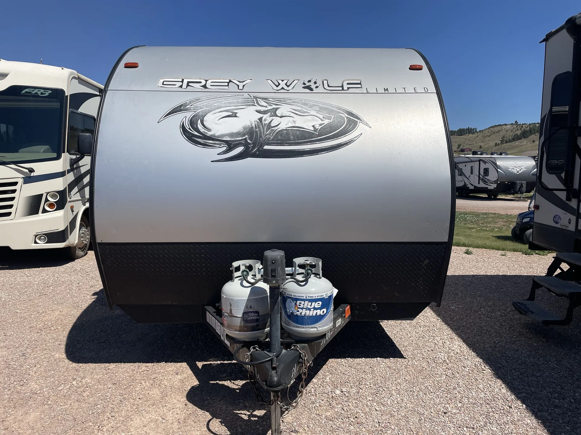 2019 Forest River Cherokee Grey Wolf 26DJSE — off campside