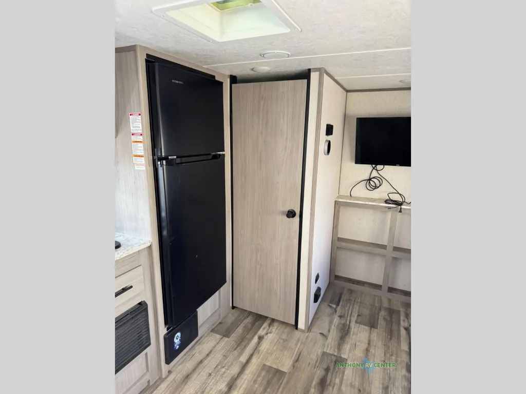 2023 Dutchmen Coleman Lantern LT 18FQ, Photos photo 11