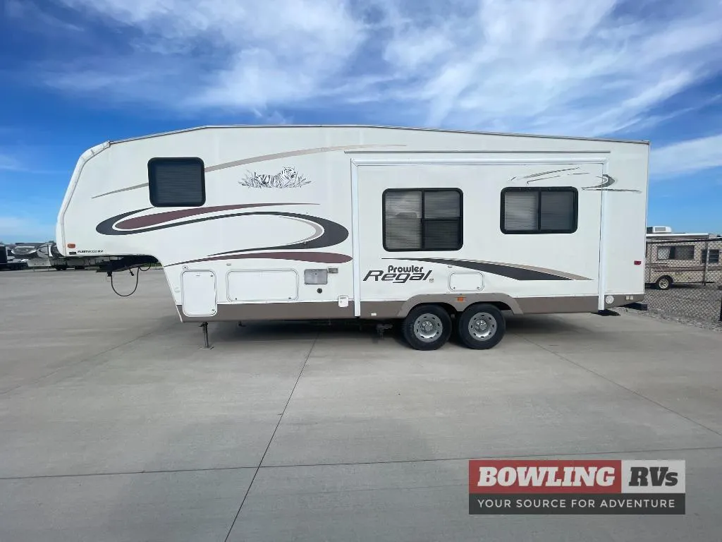 2004 Fleetwood RV Prowler Used    Regal - Photo 2