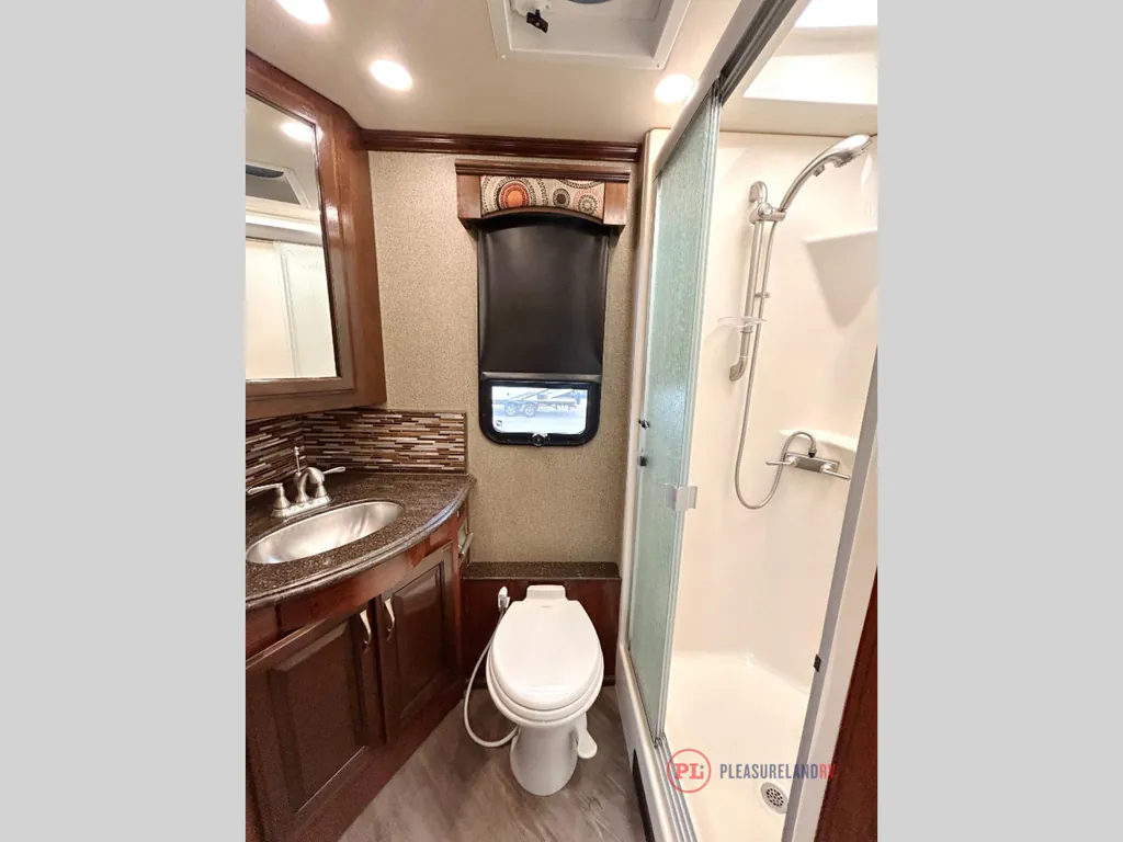 2018 Fleetwood Pace Arrow LXE 38N, Photos photo 18