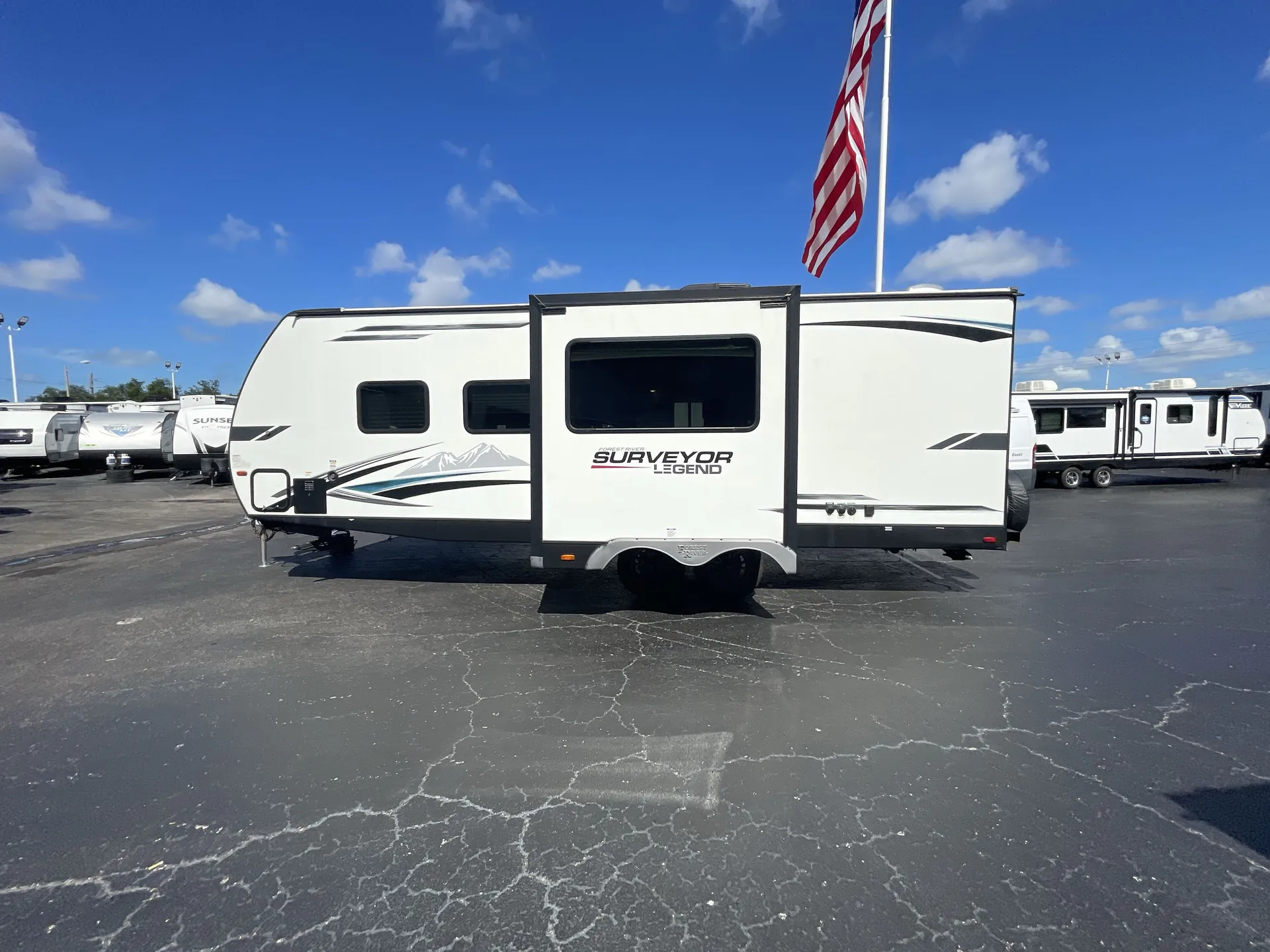 2022 Forest River Surveyor Legend 252RBLE — off campside