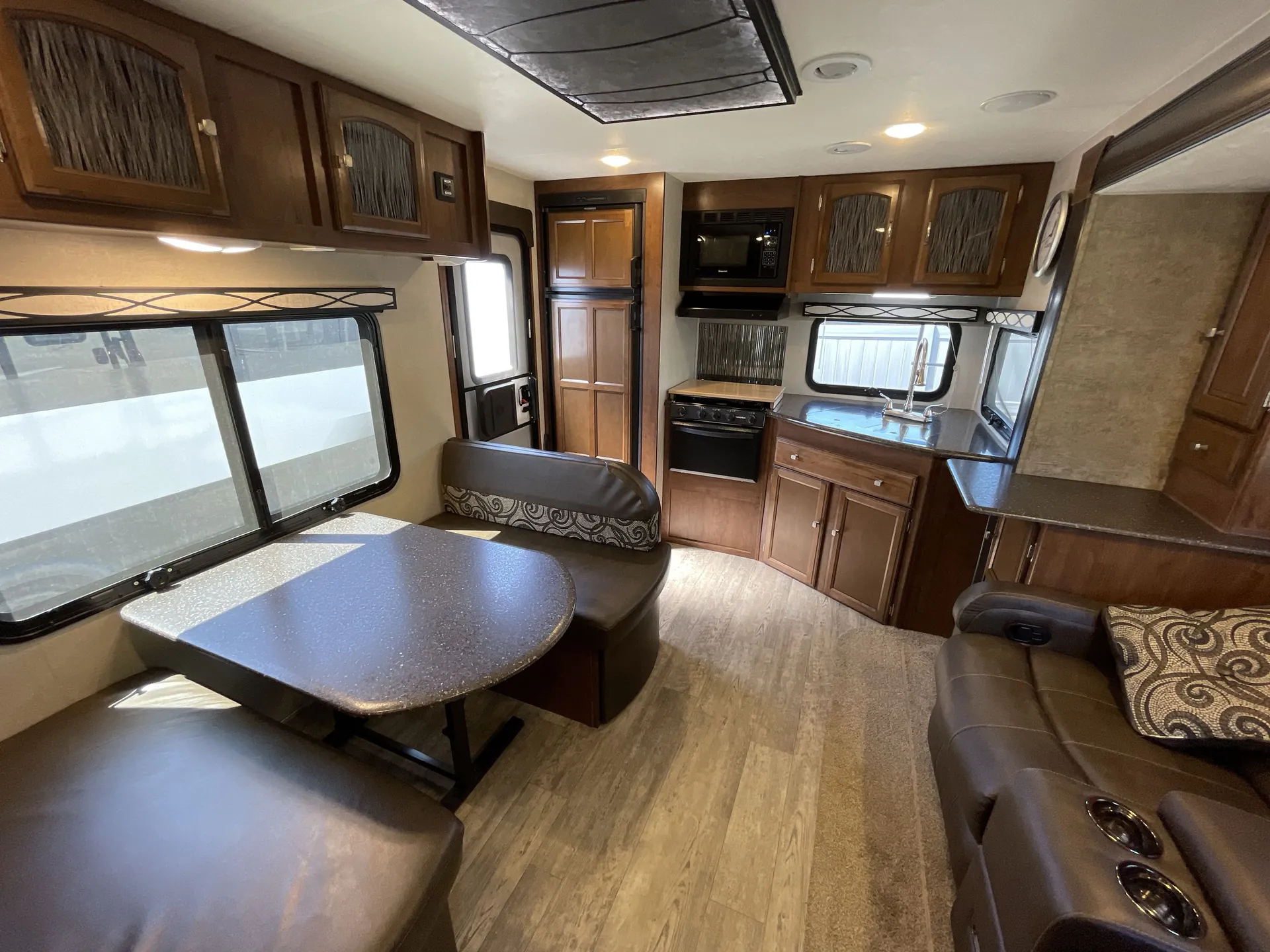 2018 Coachmen Freedom Express Liberty Edition 276 RKDSLE — living area main