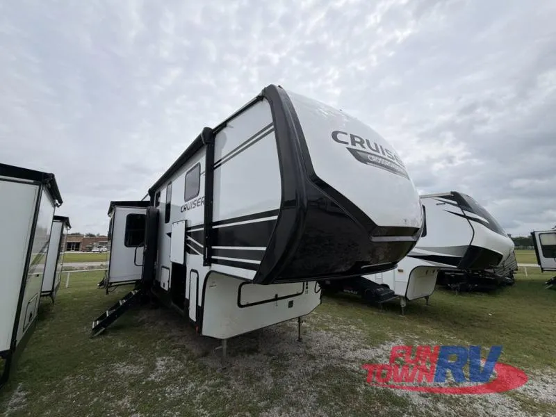 2025 CrossRoads Cruiser 37LF - Photo 2