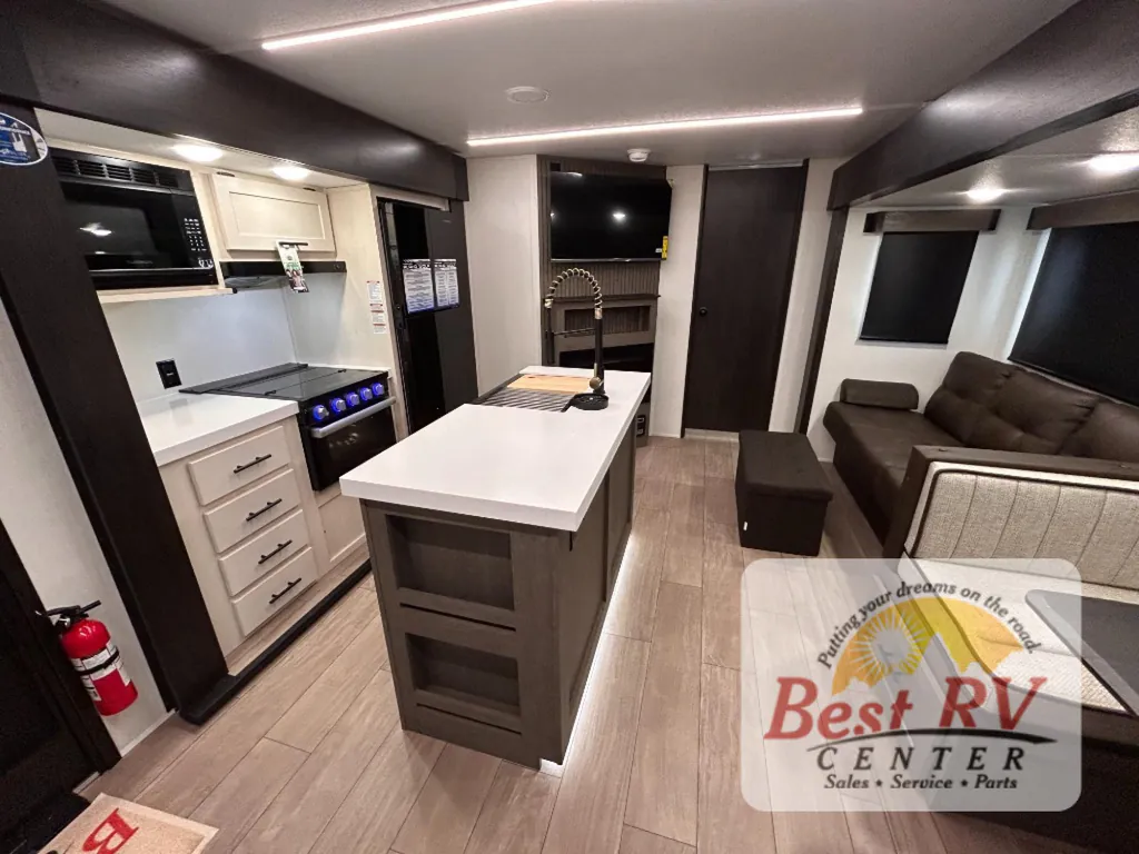 2026 Forest River Cherokee Alpha Wolf 33BH, Photos photo 14