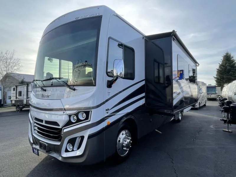 2024 Fleetwood Bounder 35K - Photo 4