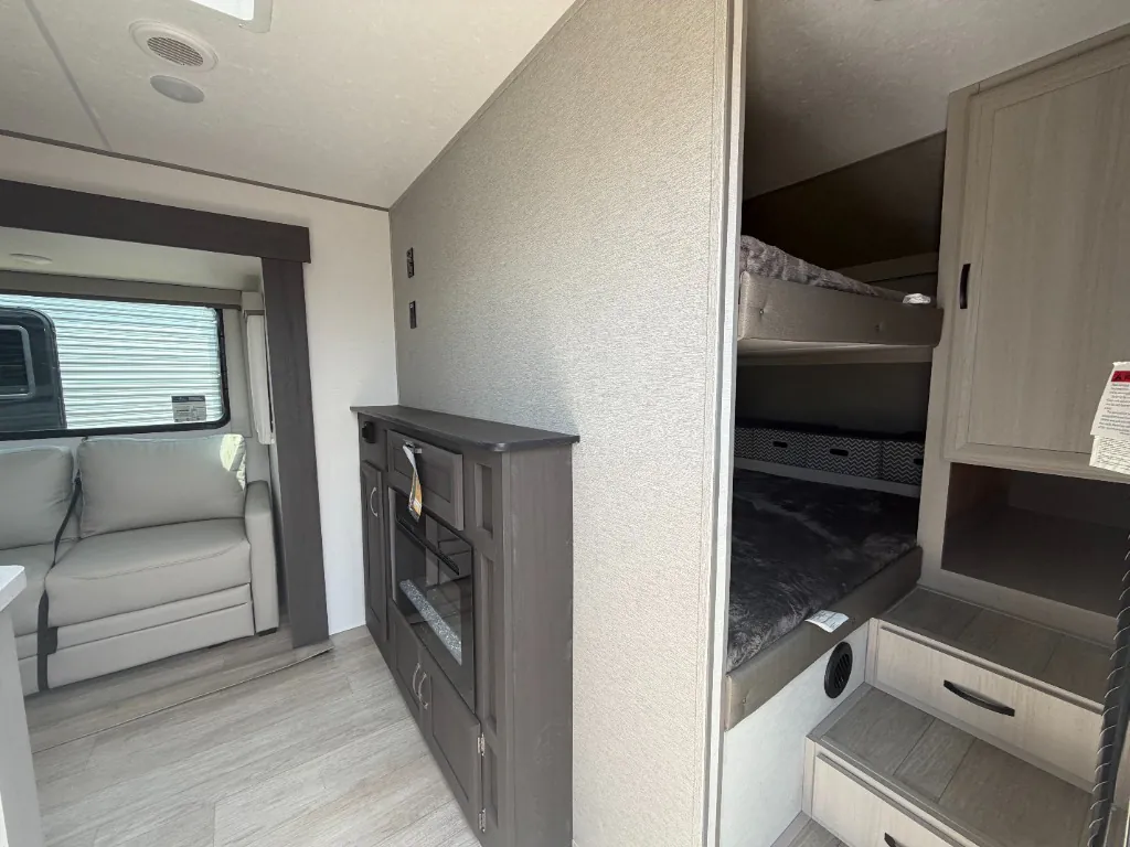 2027 Coachmen Catalina Legacy Edition 333DBDSCK, Photos photo 13