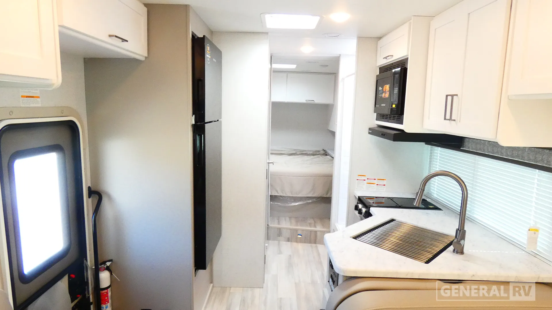 2026 Thor Motor Coach Pasadena SE SZ28 - Photo 3