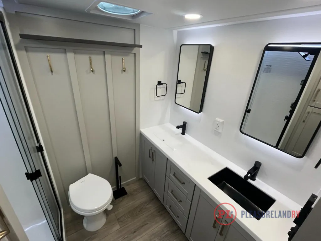 2026 Brinkley Model Z 3600, Photos photo 15