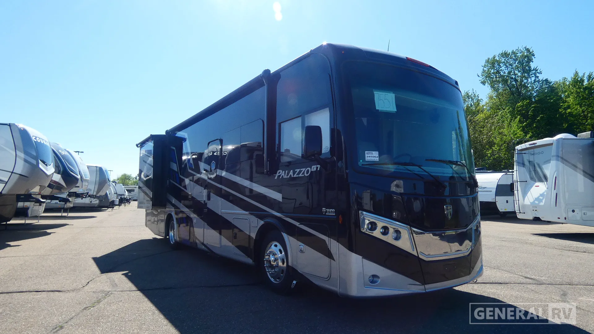 2026 Thor Motor Coach Palazzo GT 33.5 - Photo 2