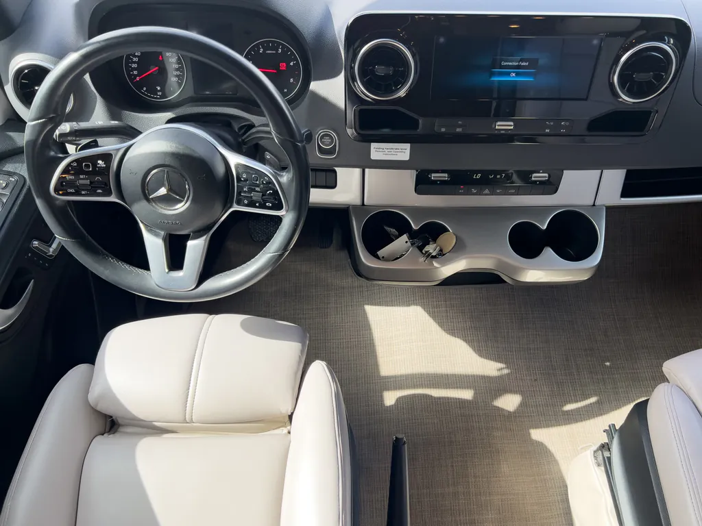 2021 Thor Motor Coach Tiburon 24FB, Photos photo 2
