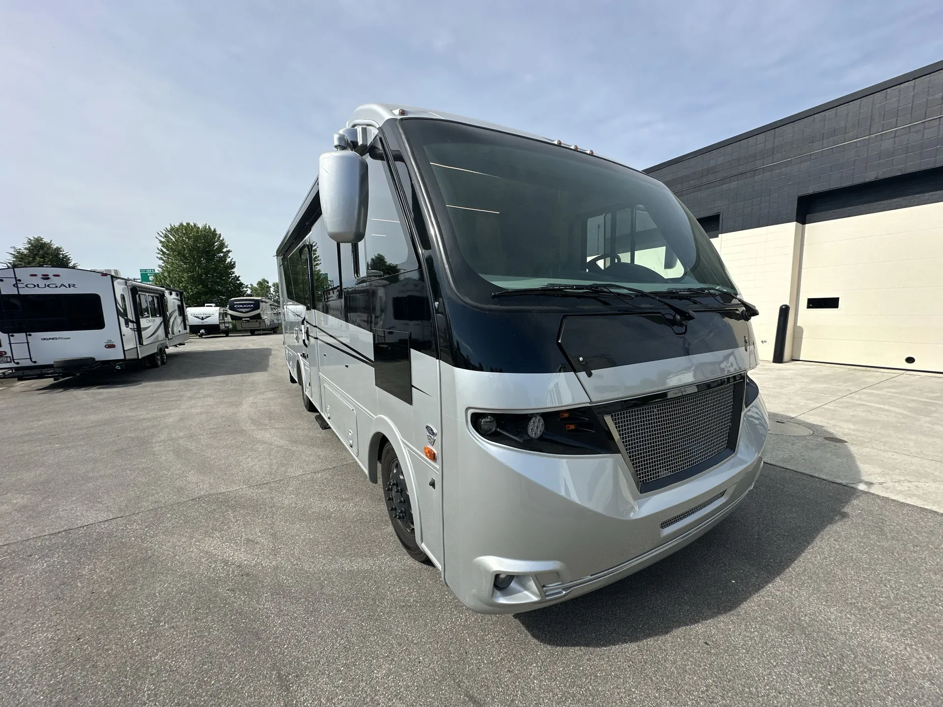 2024 Coachmen Euro 25EU - Photo 2