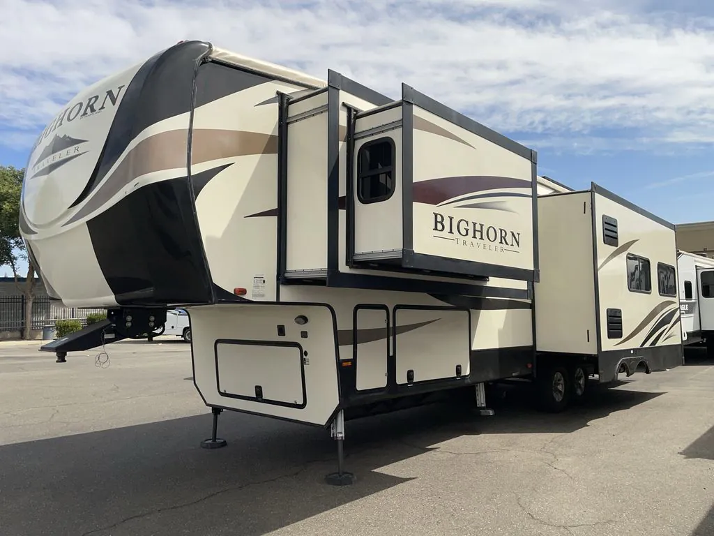 2019 Heartland Bighorn Traveler 32CK - Photo 3